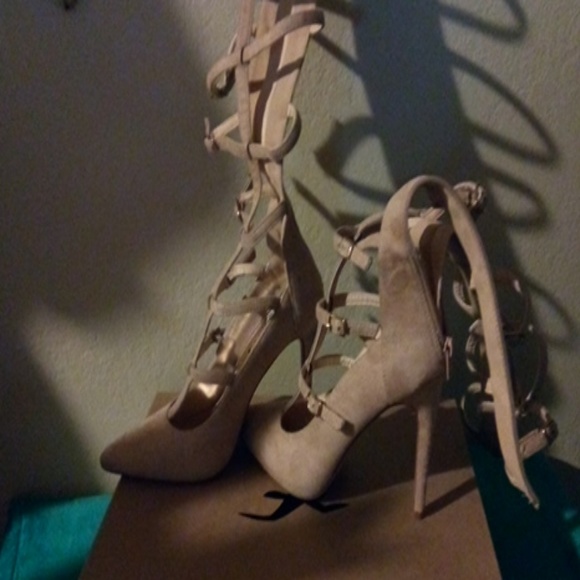 Liliana Shoes - Woman heals
